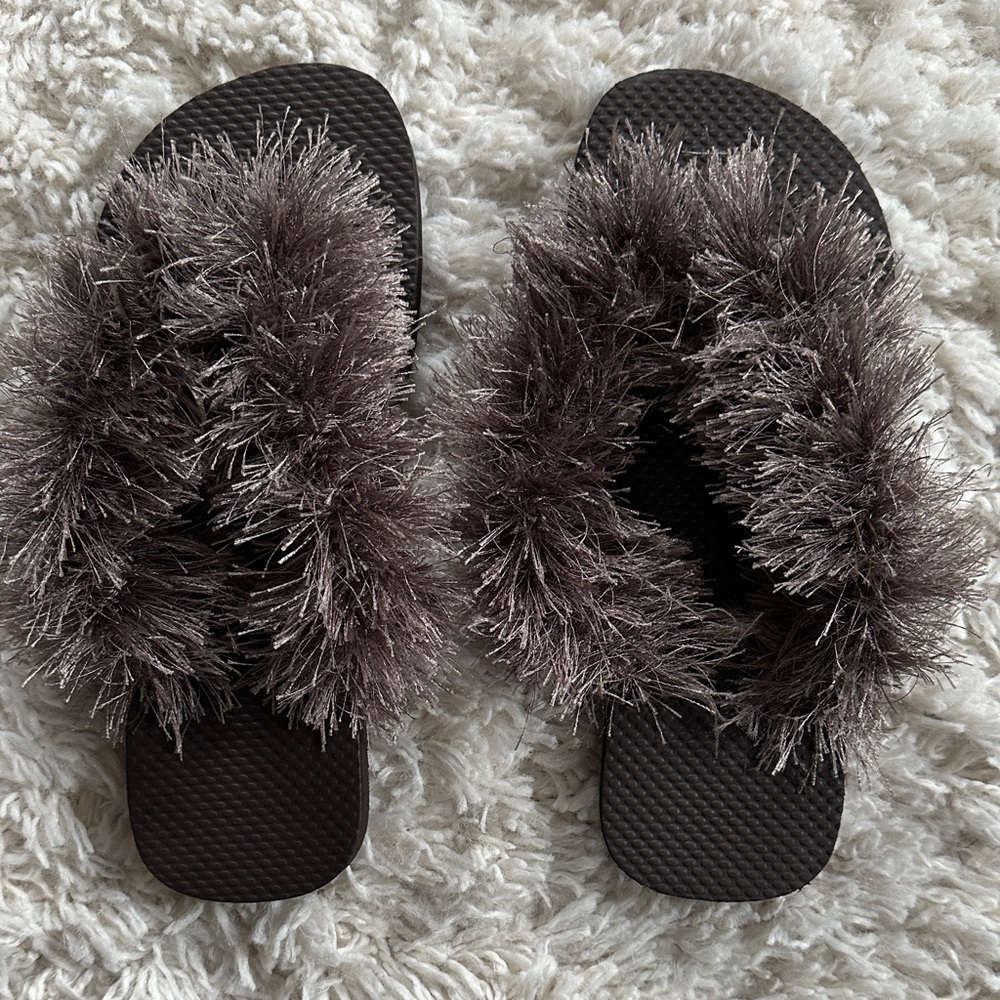 BOHO Y2K Women’s Plush Brown Flipflop Sandals NWOT Sz 9  Beach Comfy Whimsical